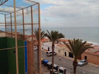 Affitto Piccolo appartamento in Calle azorín 6. Alquiler para todo el año en primera línea de playa guardamar
