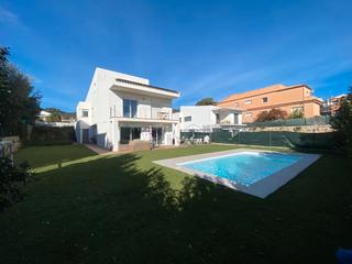 Casa a Carrer del cucut 12. Villa grande, luminosa y soleada