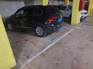 Piso en Albert porqueras 19. Piso sin muebles con parking y trastero