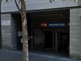Lloguer Aparcament cotxe a Avinguda de madrid 54. Coche mediano o pequeño / moto grande o dos pequeñas