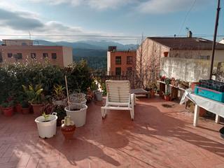 Maison jumelée à Església  25. ?? casa de poble amb jardí i terrassa amb molta llum - guiamets