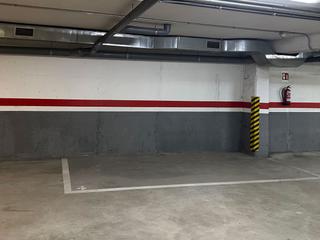 Aparcament cotxe a Castellví 9. Parking coche plaça augusta - zona monestir