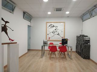 Affitto Locale commerciale in Avenida joan servera camps  34. Excelente local de 200m2 de muy buena calidad, luminosa, ideal o