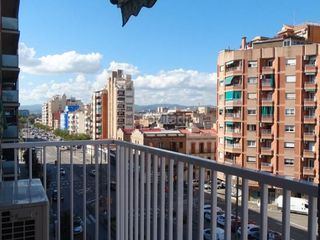 Piso en Avinguda del carrilet 347. Llevas meses buscando piso pero todavía no has sentido ese flech