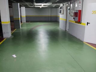 Lloguer Aparcament cotxe a Carrer eix onze de setembre 44. Parking amb traster zona universtitat