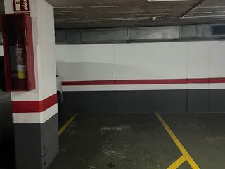 Lloguer Aparcament cotxe a Sepulveda 80. Plaça de parking triple