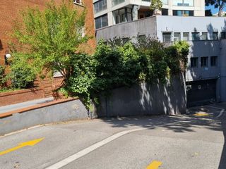 Lloguer Aparcament cotxe a Via augusta 253. Cómodo y seguro