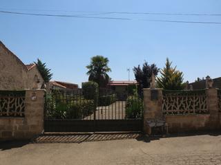 Casa a Calle don felipe 21. Bungalow con finca.