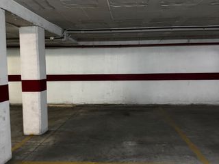 Rent Car parking in Agustins  21. Plaza coche grande y fácil. cabe también una moto o bici