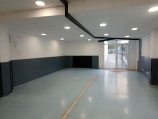 Lloguer Local Comercial a Carrer de la pau 35. Es lloga local polivalent amb jardí i mòdul annex