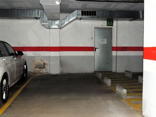 Rent Car parking in Pau vila i dinares 10. Amplia plaza de parking a 5 minutos del centro de girona