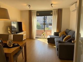 Maison jumelée à Carrer de roger de llúria 0. Casa con mucho encanto, luminosa, céntrica, tranquila y con asce
