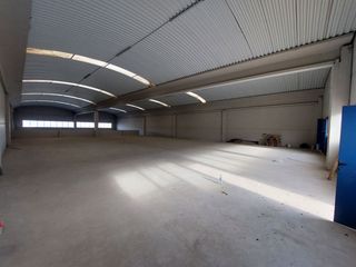 Miete Fabrikhalle in Carrer miguel servet 35. Nave industrial en pi sesrovires