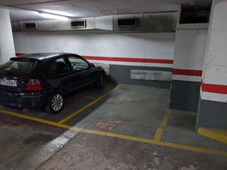 Lloguer Aparcament cotxe a Ali bei 129. Plaza para coche pequeño de 4 metros o menos