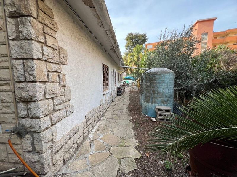 Foto 1b8b11bc-d681-46eb-9c1b-082ac3fe44ad. Chalet en carrer d'osca 5 se vende chalet en el centro . en Salou