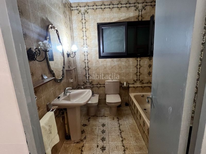 Foto b03a94fb-5dfd-4c73-a68d-cf9fbd8918f9. Chalet en carrer d'osca 5 se vende chalet en el centro . en Salou