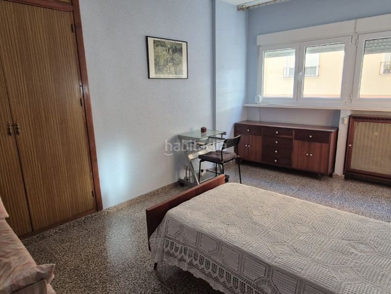 Foto d7569c8f-39b7-4f00-b3de-d346491cf3fc. Piso en avenida doctor oloriz 27 zona Plaza de Toros: piso de 4 dormitorios y 174 m² con garaje y terraza – excelente estado en Granada