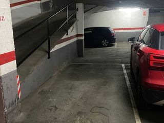 Lloguer Aparcament cotxe a Breda 12. Plaza de garaje de fácil acceso en les corts