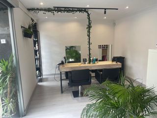 Traspàs Local Comercial a Provença 81. Traspaso peluquería, en perfecto estado 16000€