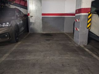 Aparcament cotxe a Plaça de la bòbila 3. Parking con trastero