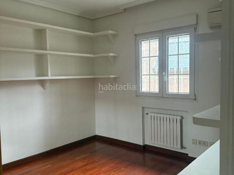 Foto 05b9955c-b3d7-481a-b341-d34af5124531. Alquiler casa adosada en calle de arturo soria 67 chalet adosado con jardín y piscina junto a arturo soria en Madrid