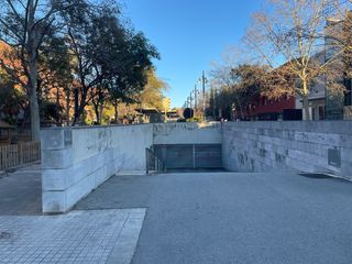 Miete Autoparkplatz in Parc de les basses de sant pere 1. Plaza de pk para coche tamaño grande hasta 5 m en alquiler