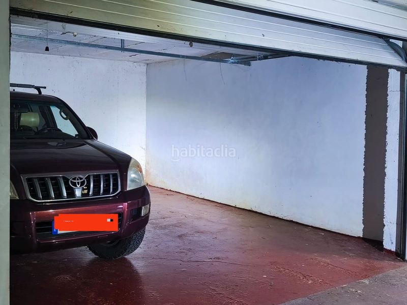 Foto bf0d4890-4021-48da-b05e-3321000d7d81. Car parking in barrio la calzada 31 in Arce Piélagos