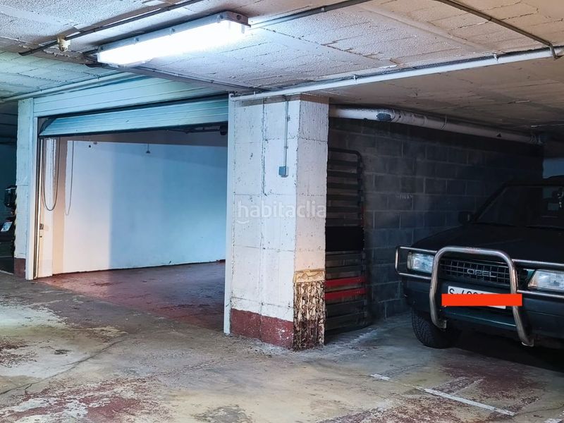 Foto d6eb78ad-e6b0-4d2d-880c-a1cd342cf3ae. Car parking in barrio la calzada 31 in Arce Piélagos