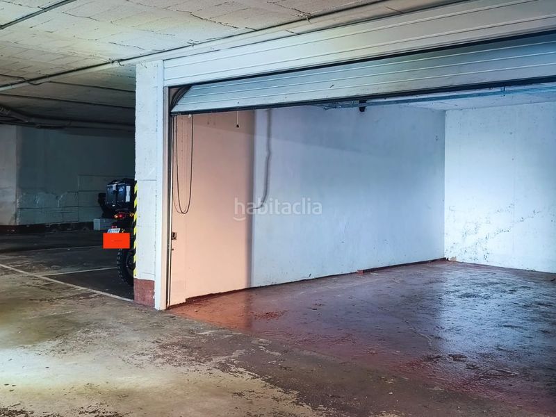 Foto ec9b3c4e-bc0d-4f86-a2ef-0f7b9f40f78b. Car parking in barrio la calzada 31 in Arce Piélagos