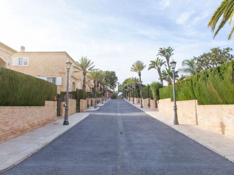 Foto 8c8c2aa3-8134-4cfe-b79e-15181fe09576. Chalet en manuel oliag 6 chalet independiente de lujo en la zona más selecta – privacidad absoluta a 10 minutos de valencia en Godella