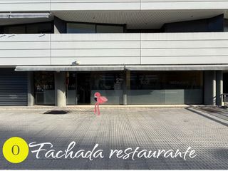 Local Comercial a Plaça joan cornudella 19. Sé el único restaurante en una plaza llena de vida, rodeado de m