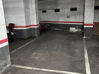 Lloguer Aparcament cotxe a Carrer de la mineria 24. Gran plaza de garaje para coche grande y varias motos.
