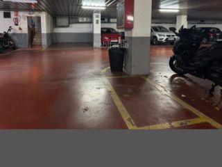 Rent Motorcycle parking in Juan de la cierva  44. Alquilo dos plazas de parking para moto