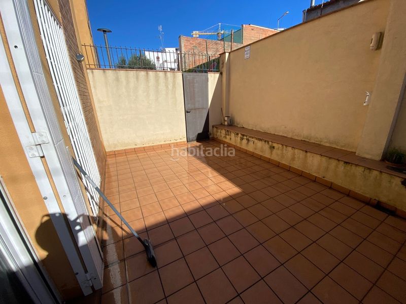 Foto 13b757fb-b636-4293-ba36-6955e042cf8a. Piso en carrer de les paus 97 planta baja con patio y salida a calle peatonal en el centro . !ubicación ideal! en Sabadell