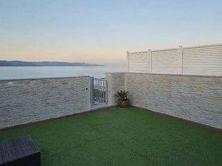 Ático en Travesía vila de madrid 1. Ático con terraza de 50m2 en primera linea y con impresionantes