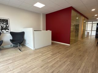 Affitto Ufficio in Carretera reial 79. Oficina/local de 95m² totalmente equipada y amueblada - lista pa