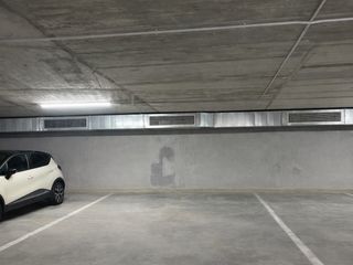 Lloguer Aparcament cotxe a Carrer plom  32. Plaza de parking grande coche y moto