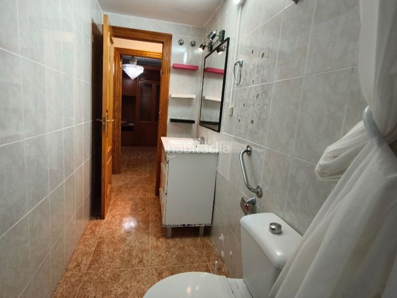 Foto 4c994585-96f9-42a3-8d3f-993904c5b8c2. Planta baixa a plaza simón bolívar 1 a Centro Elda
