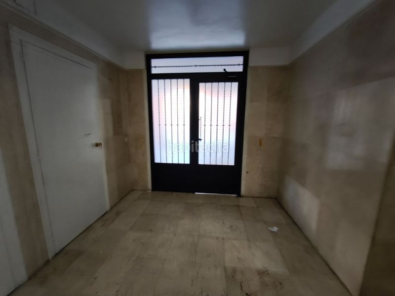 Foto 85bd1217-e3b9-4ad4-924d-659521dcba3b. Planta baixa a plaza simón bolívar 1 a Centro Elda