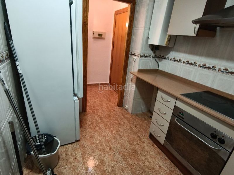 Foto c674ae94-fea0-4604-8899-52f309b60fe0. Planta baixa a plaza simón bolívar 1 a Centro Elda