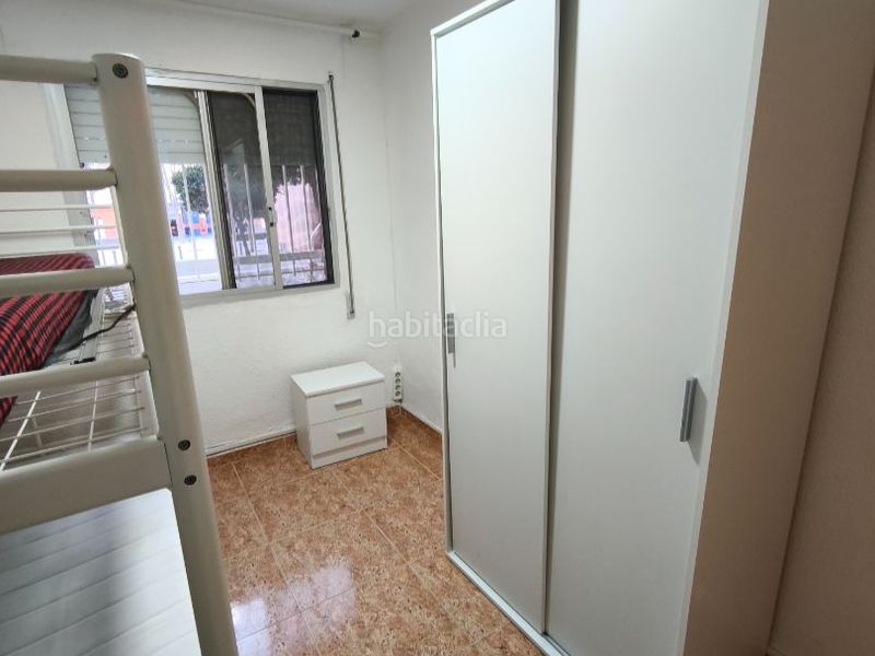 Foto c7ba7588-437f-4617-9be7-cd26d3a931c6. Planta baixa a plaza simón bolívar 1 a Centro Elda