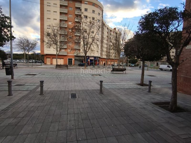 Foto e232e390-20dc-4c04-b35d-8c43b350478c. Planta baixa a plaza simón bolívar 1 a Centro Elda