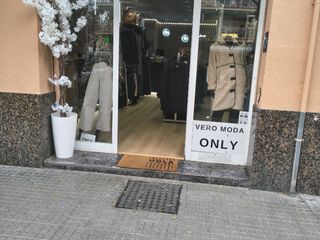 Traspàs Local Comercial a Carretera de la marina  6a. Se traspasa tienda de ropa