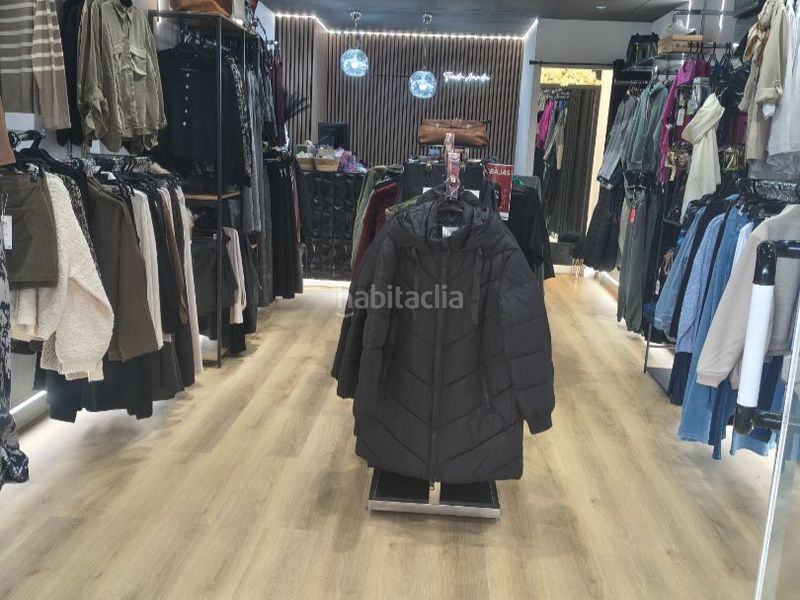 Foto c2e80e09-52cc-4239-812c-734da74f0eaa. Traspaso local comercial en carretera de la marina 6a se traspasa tienda de ropa en Prat de Llobregat (El)