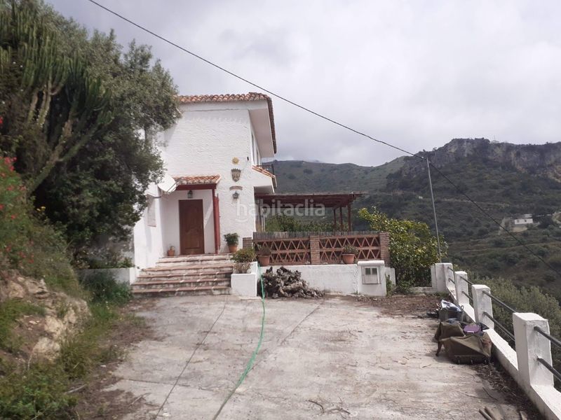 Foto c8bd1bf4-a496-46c1-874c-42f519ba37e6. Masia a calle jaén 3 a Almuñecar centro Almuñécar