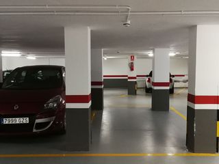 Miete Autoparkplatz in Carrer de castanyer 27. Parking económico para coche pequeño