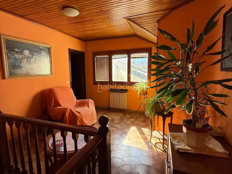 Foto ba2c88b6-c1f6-4efe-bc2e-501866941141. Dúplex en carrer de joaquim viola lafuerza 31 amplio dúplex de 5 habitaciones con terraza y plaza de parking incluida en Seu d´Urgell (La)