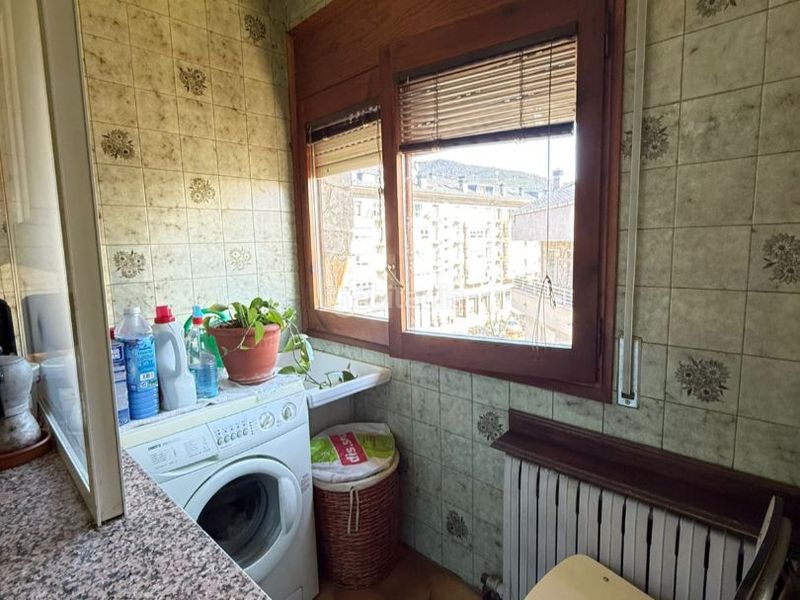 Foto ff6f2106-4e84-4397-9cb2-b96ef3da74a3. Dúplex en carrer de joaquim viola lafuerza 31 amplio dúplex de 5 habitaciones con terraza y plaza de parking incluida en Seu d´Urgell (La)