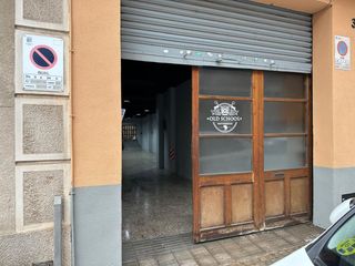 Miete Geschäftsraum in Carrer del parc 39. Local comercial 110m2