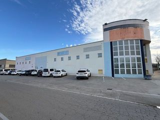 Affitto Capannone industriale in Crta olot  197. Nau  molt ben ubicada , espectacular !!!